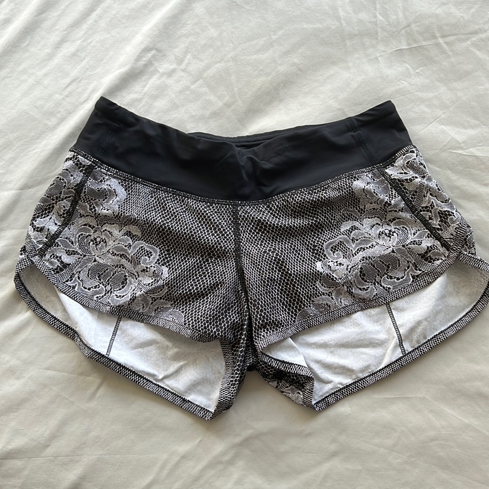 Lululemon Lined Running Shorts in Lace Pattern (4)